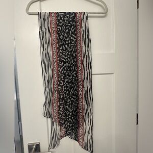 Stylish Black and White Patterned Scarf